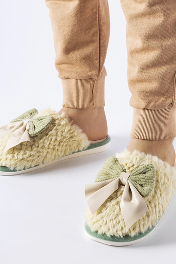 Zaļas čības ar elegantām...