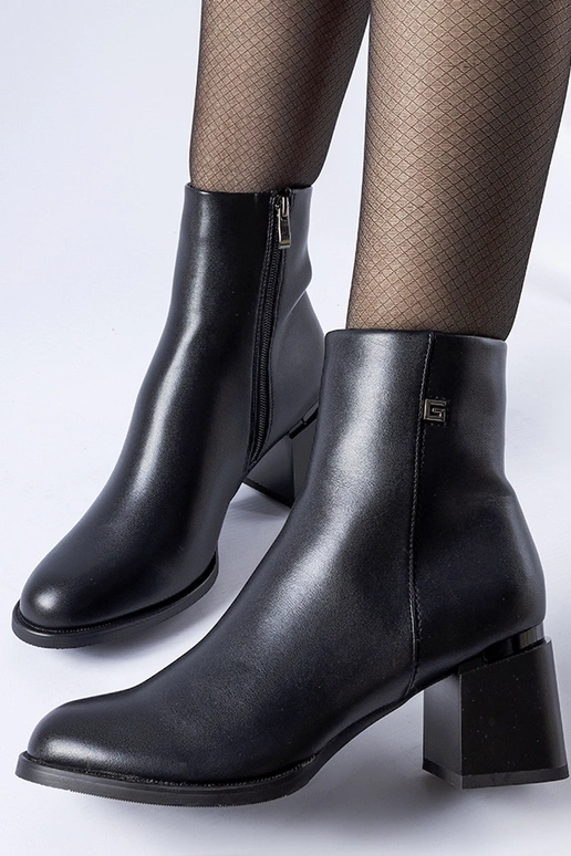 Melni Fleurette siltināti puszābaki...