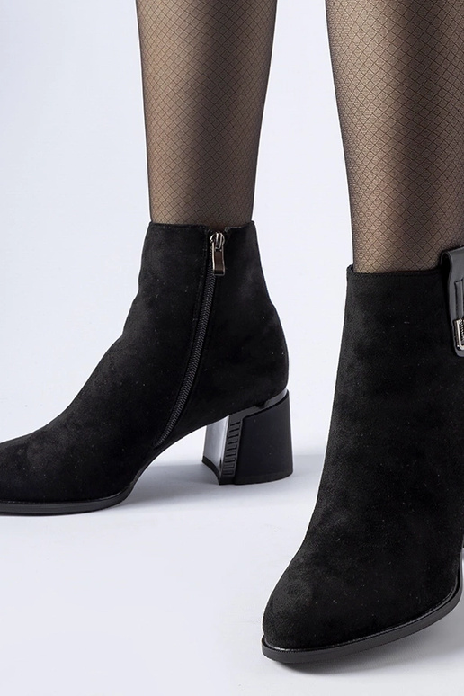 Melni izolēti puszābaki ar Bangor papēdi