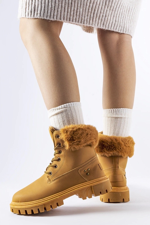 Brūni zābaki ar dekoratīvu kažokādu...