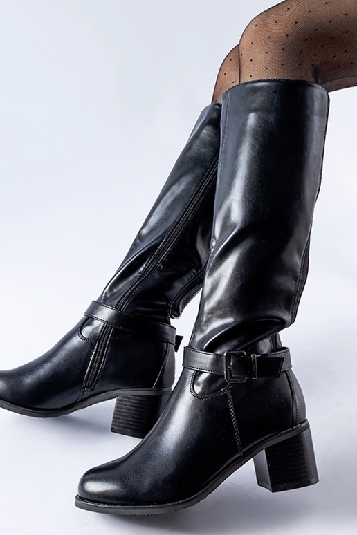 Melni zābaki ar dekoratīvu sprādzi...