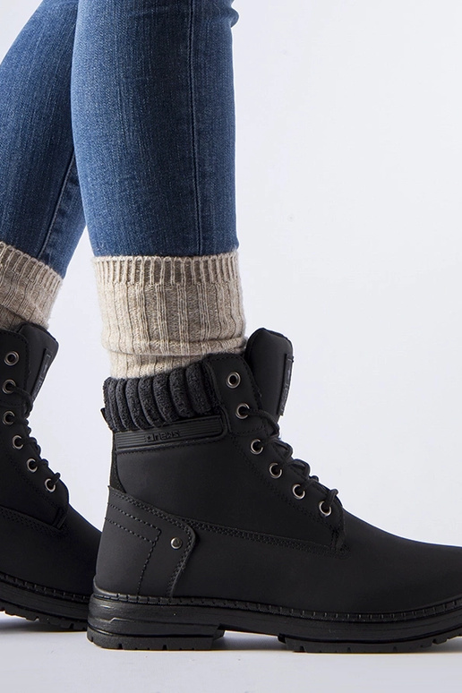 Melni izolēti sieviešu Araujo zābaki