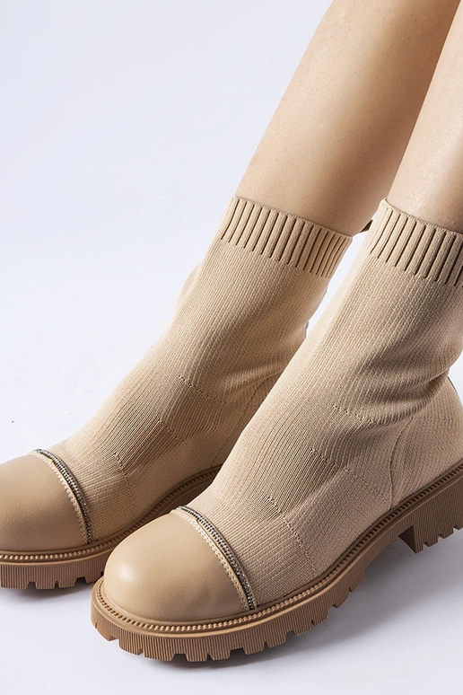 Brūnas zeķu botītes ar cirstoņiem Vail