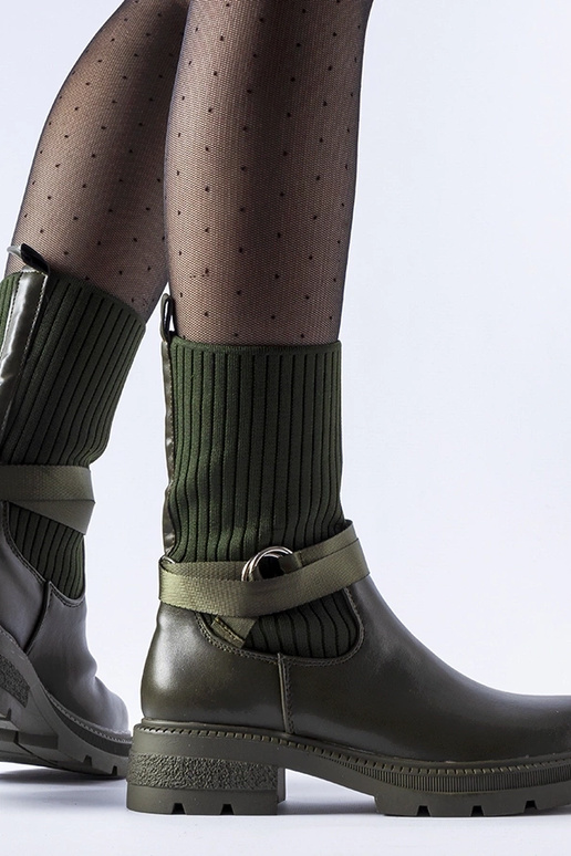 Tumši zaļas zeķu siltinātas botītes...