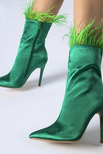 Zaļi zābaki ar izšuvumiem...