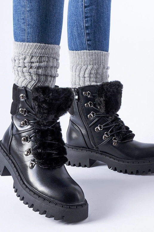 Melni strādnieki ar dekoratīvu...