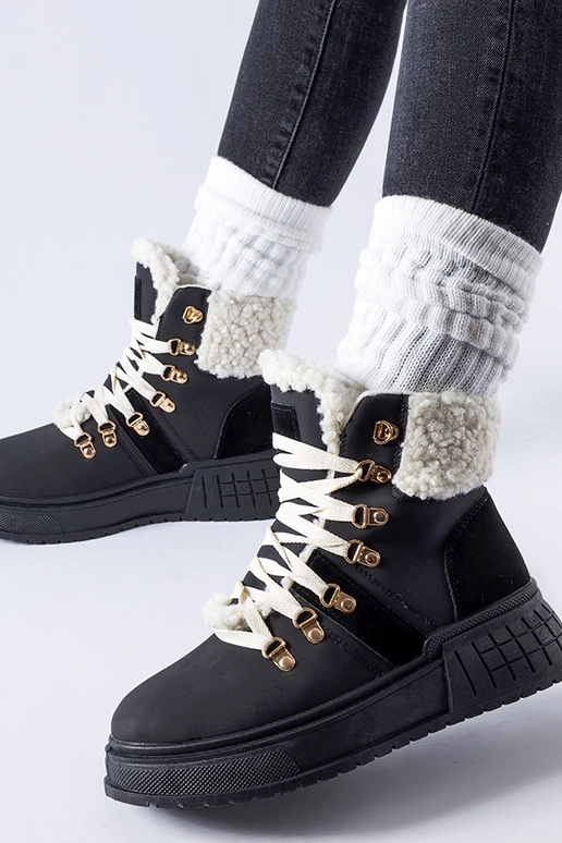 Melnie strādnieki uz masīvas Rodrigo...