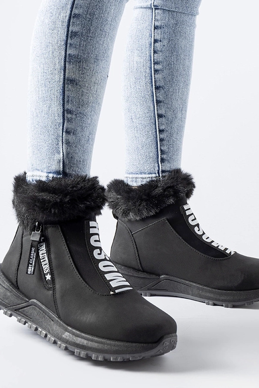 Melnas izolētas augstas augšdaļas...