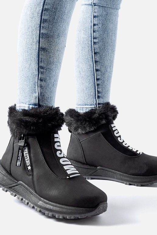 Melnas izolētas augstas augšdaļas...