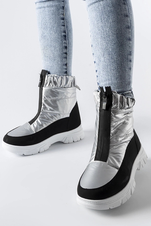 Controni sudraba un melni izolēti...