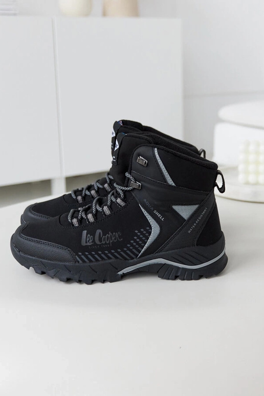 Melni siltināti vīriešu zābaki...