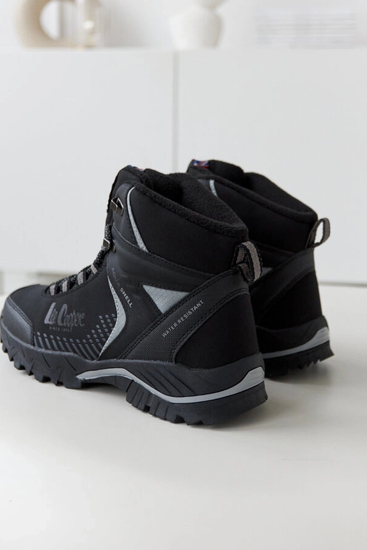 Melni siltināti vīriešu zābaki...