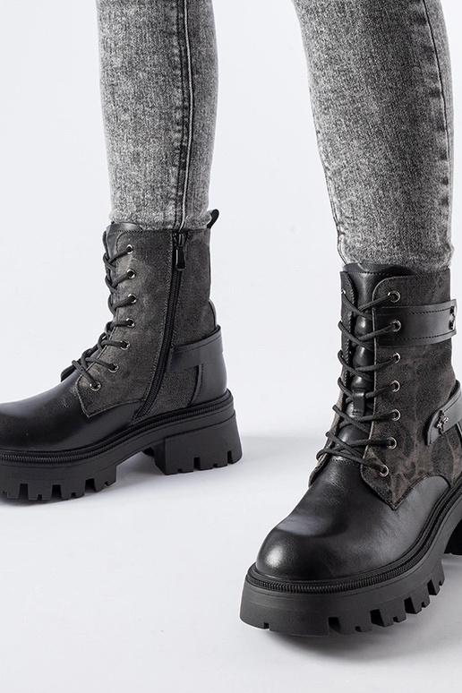 Melni siltināti zābaki ar protektoru...