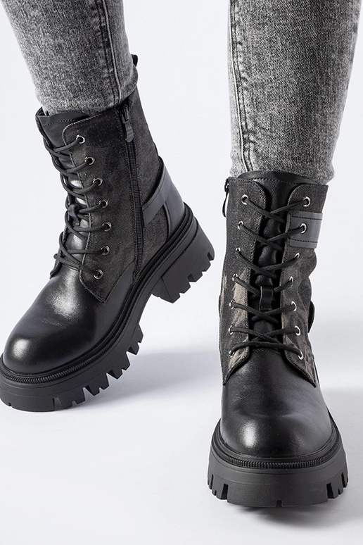 Melni siltināti zābaki ar protektoru...