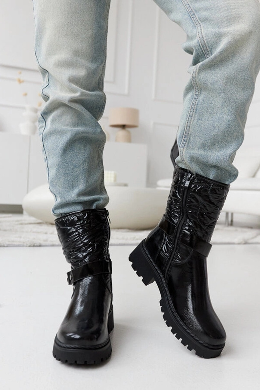 Melnas lakotas kurpes ar dekoratīvu...