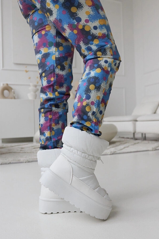 Baltas siltinātas sniegavītes uz...