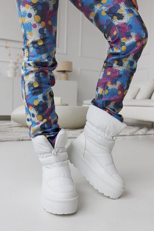 Baltas siltinātas sniegavītes uz...