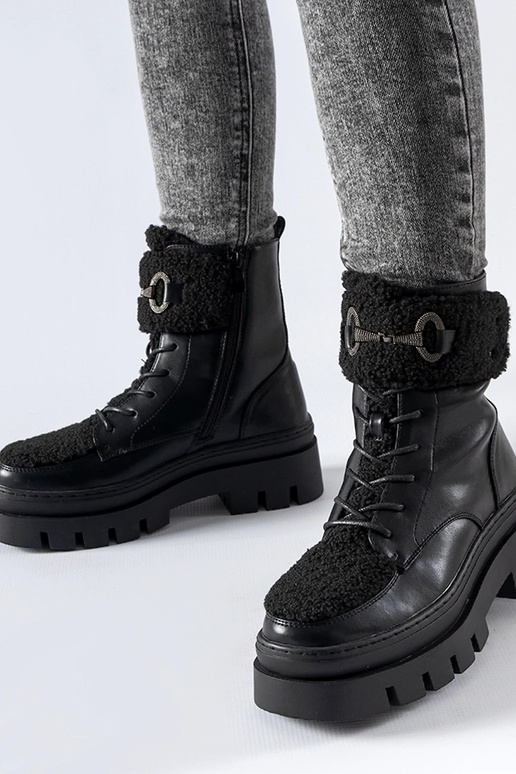 Melni izolēti Highland sprādzes darba...