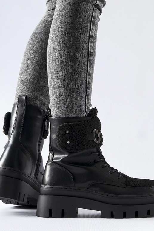 Melni izolēti Highland sprādzes darba...