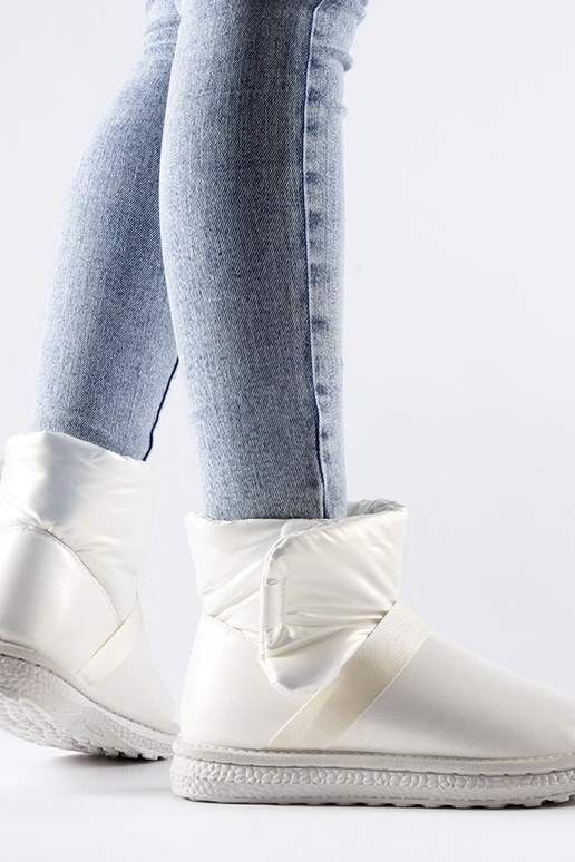 Delaune bēši spīdīgi īsi sniega zābaki