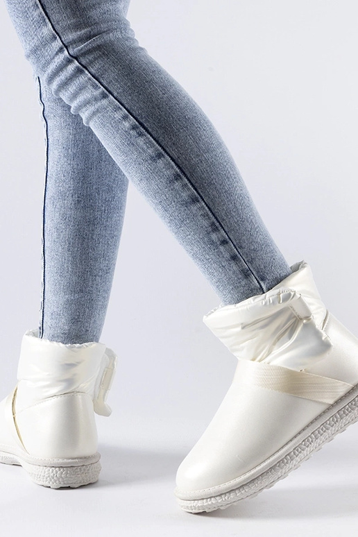 Delaune bēši spīdīgi īsi sniega zābaki