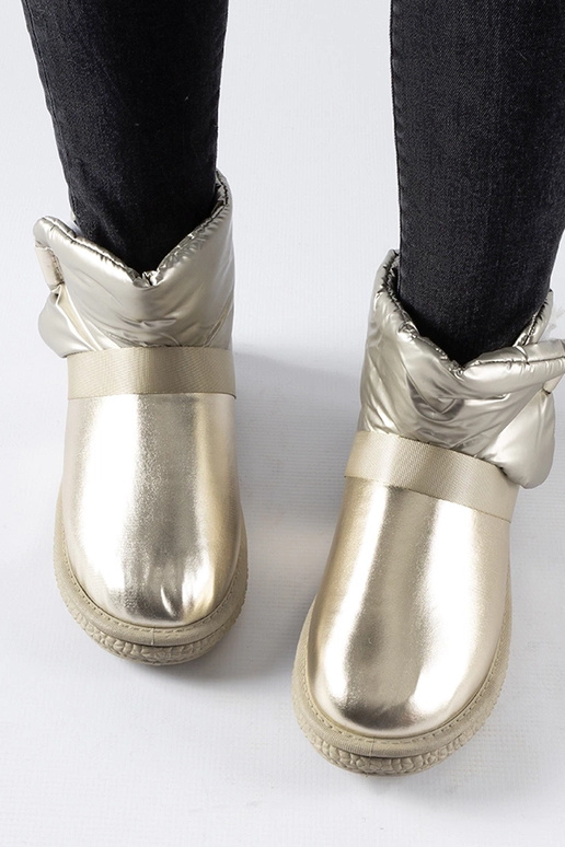 Delaune zelta mirdzoši īsi sniega zābaki