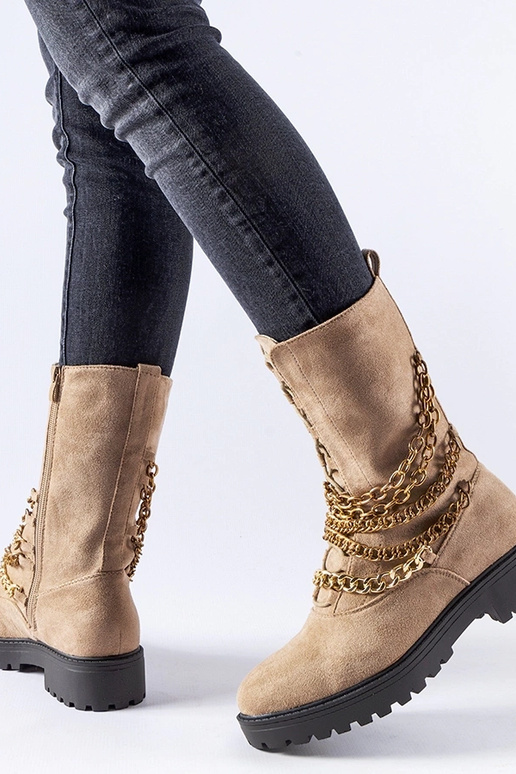 Bēši izolēti puszābaki ar Carroll ķēdi