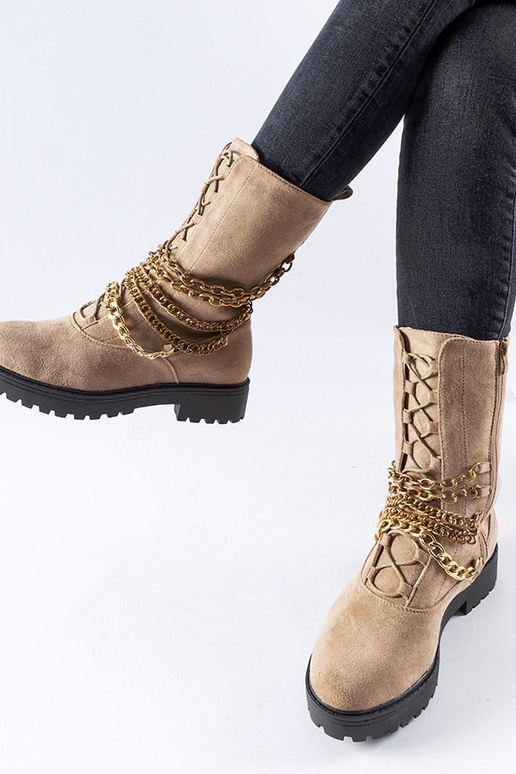 Bēši izolēti puszābaki ar Carroll ķēdi