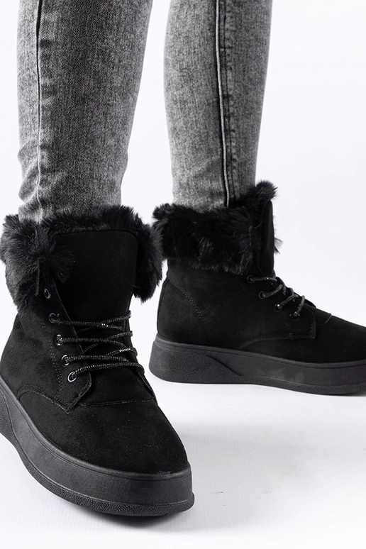 Melni Oliverio platformas sniega zābaki