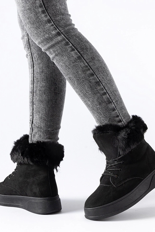 Melni Oliverio platformas sniega zābaki