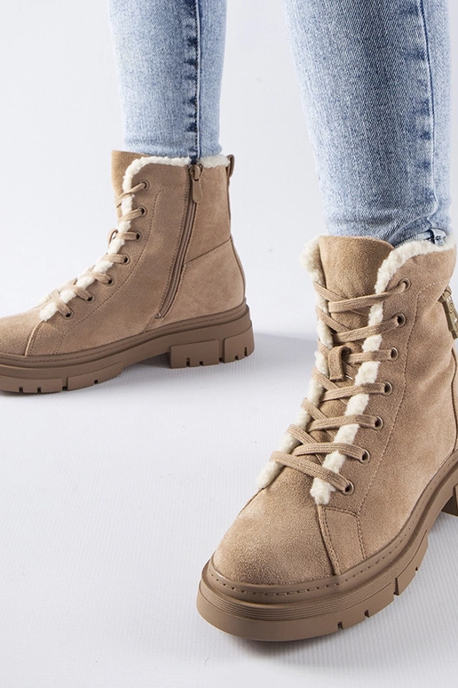 Smilšu krāsas izolēti apavi no...