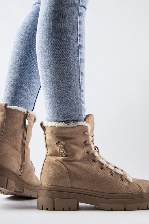 Smilšu krāsas izolēti apavi no...