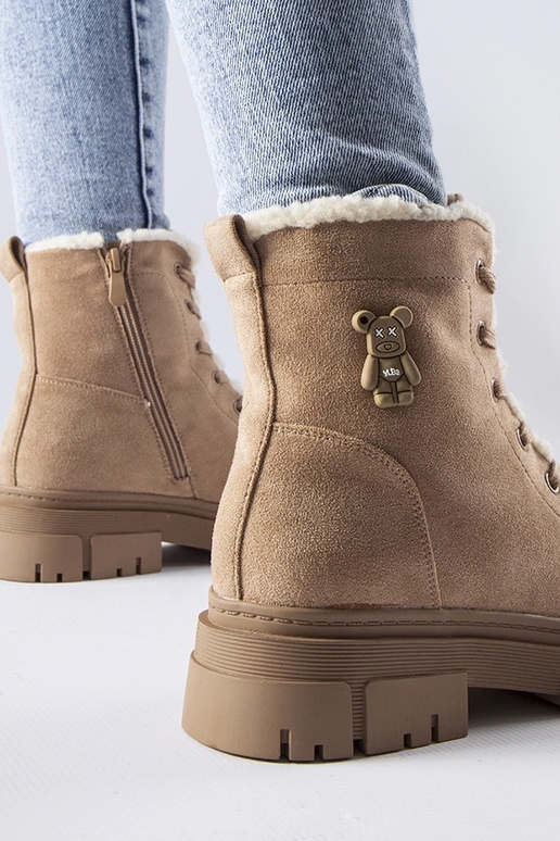 Smilšu krāsas izolēti apavi no...