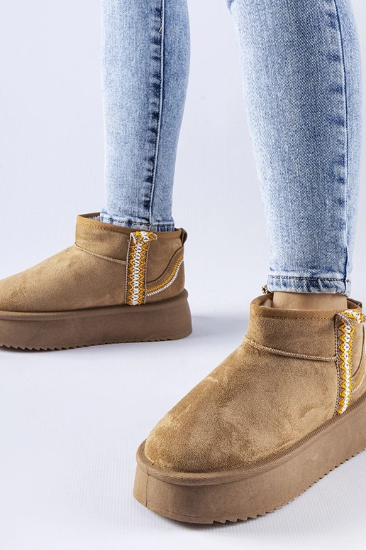 Tumši bežās snieggaidas uz platformas...