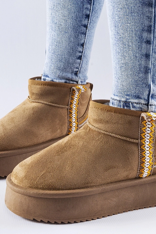 Tumši bežās snieggaidas uz platformas...