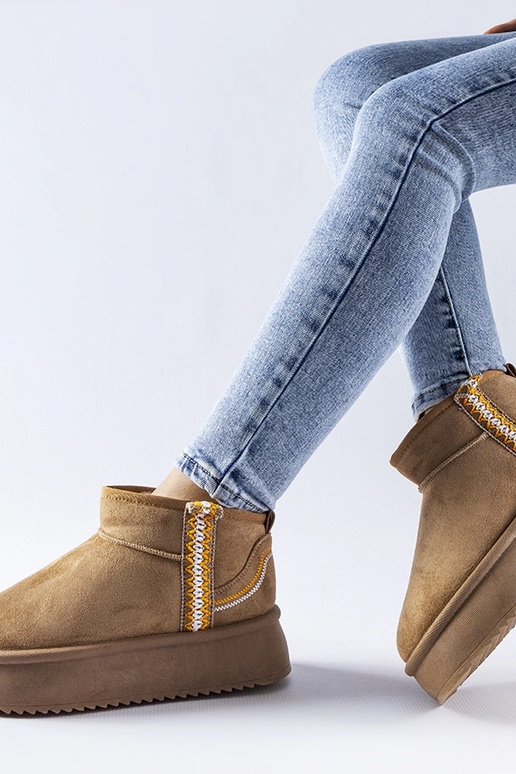 Tumši bežās snieggaidas uz platformas...