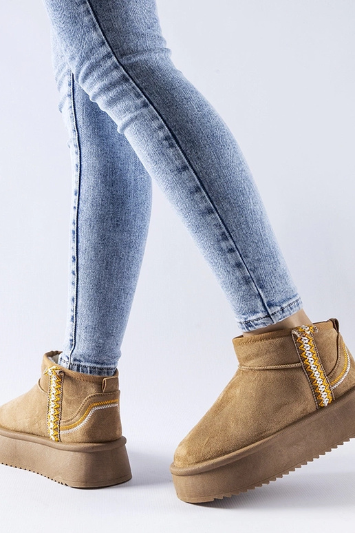 Tumši bežās snieggaidas uz platformas...