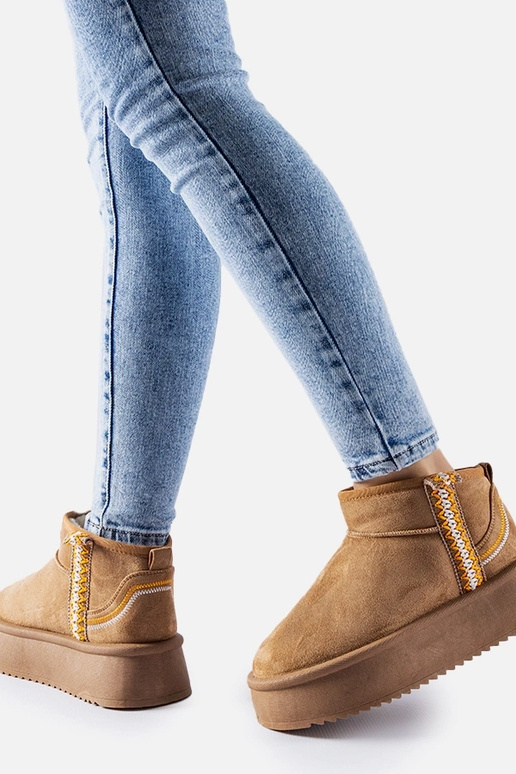 Tumši bežās snieggaidas uz platformas...