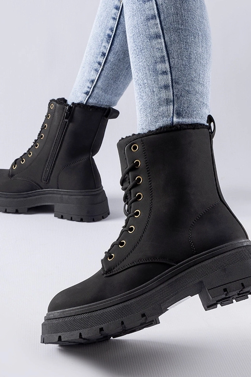 Melnie siltinātie zābaki Tadasuni