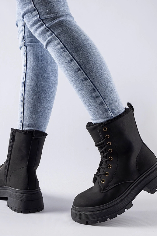 Melnie siltinātie zābaki Tadasuni