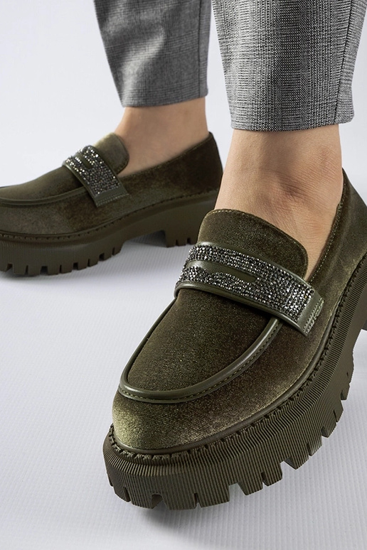 Zaļie klaipi, dekorēti ar cirkoniem...