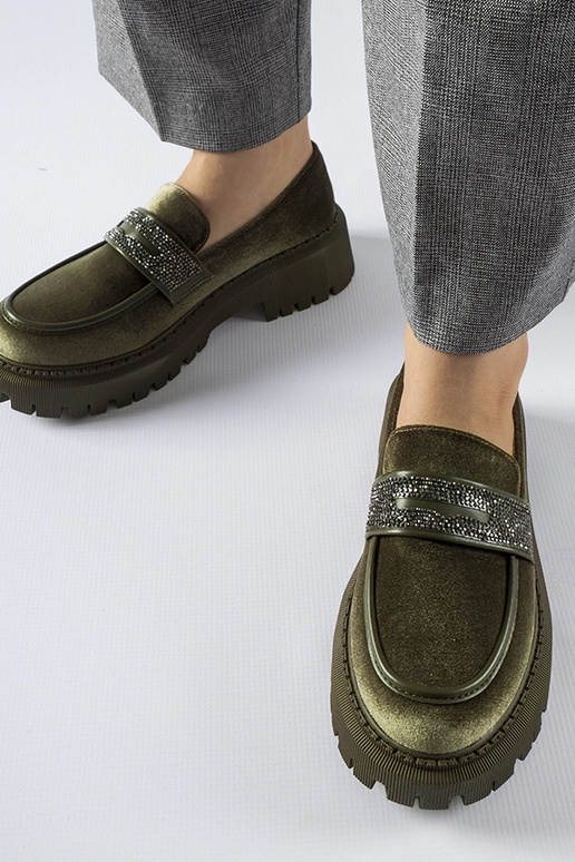 Zaļie klaipi, dekorēti ar cirkoniem...