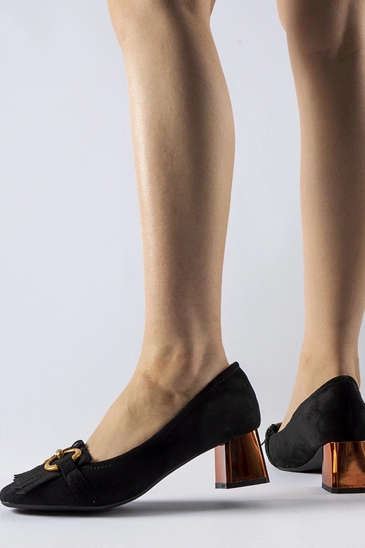 Melnas pumpas ar bloka papēdi no Basso