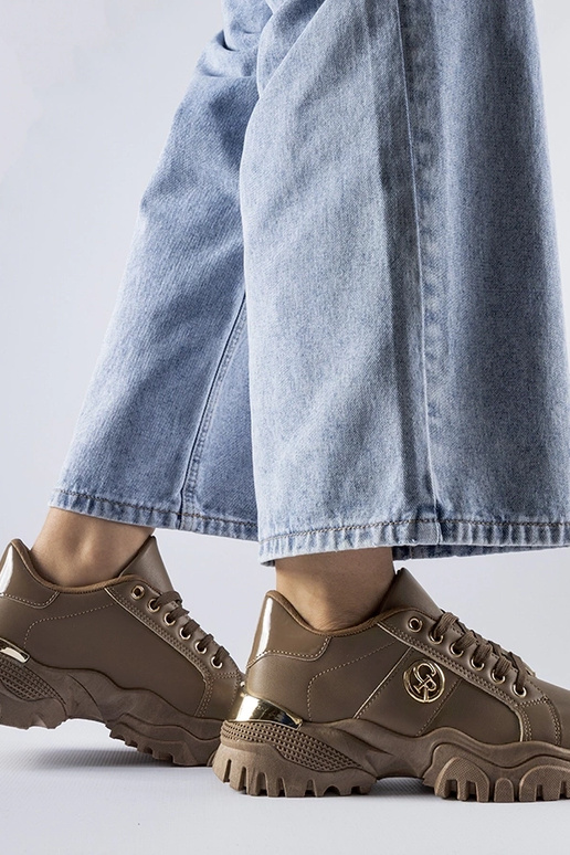 Brūnas kedas ar masīvu Arpaia zoli