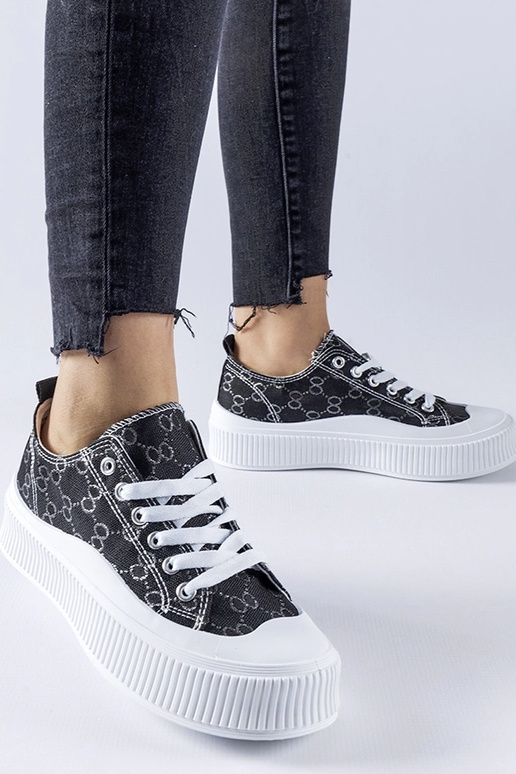 Melnas kedas rotātas ar Cavi monogrammu