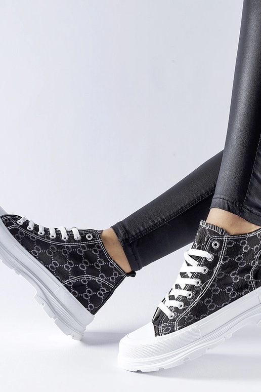 Melnas kedas rotātas ar Terenzio...