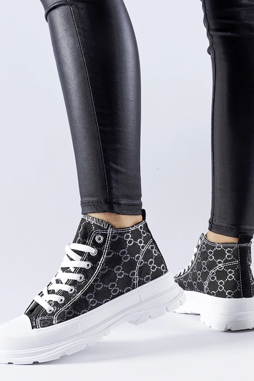 Melnas kedas rotātas ar Terenzio...