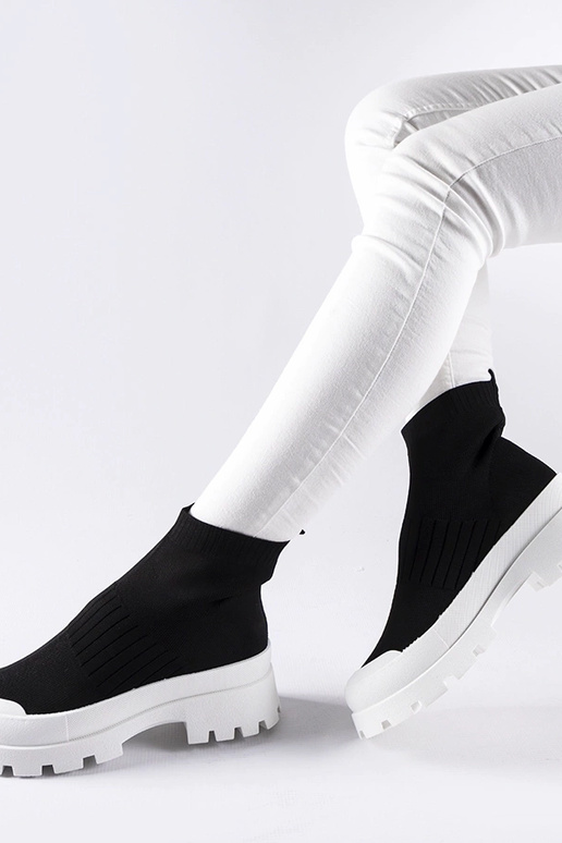 Melnas Varden elastīgās kedu augšdaļas