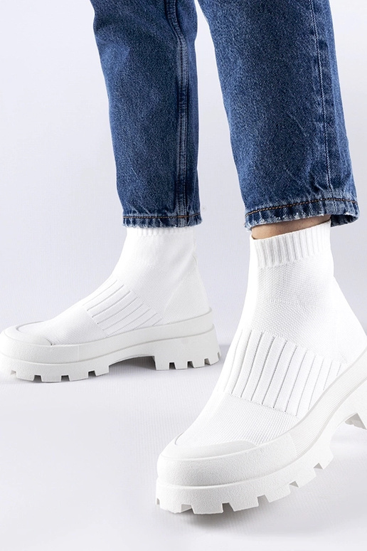 Varden baltas elastīgas kedu augšdaļas