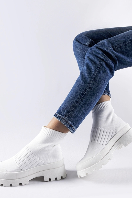 Varden baltas elastīgas kedu augšdaļas